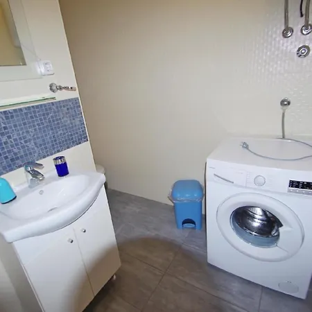Fuer 6 Personen Und 2 In Pula, Istrien Istrische Riviera Apartment *