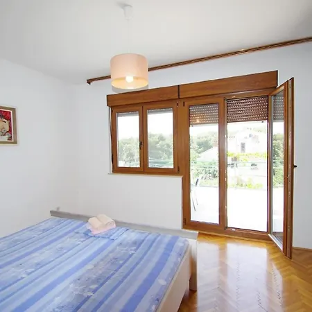 Fuer 6 Personen Und 2 In Pula, Istrien Istrische Riviera Apartment *