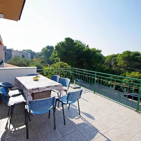 Apartment Fuer 6 Personen Und 2 In Pula, Istrien Istrische Riviera *